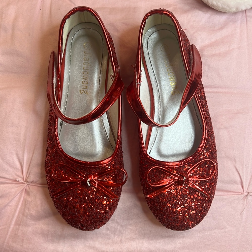 Jiaduowang girls glitter shoes size 33 around a size 1